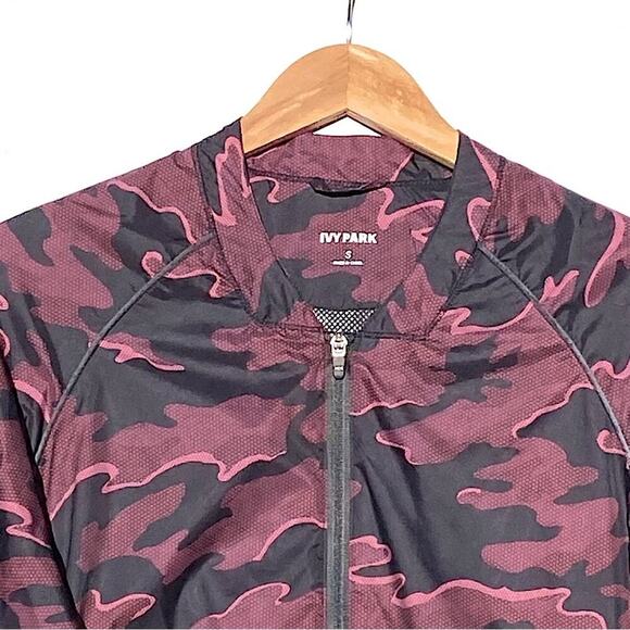 IVY PARK Women’s Black and Burgundy Camo Print Zip front Windbreaker size Small - Picture 3 of 6